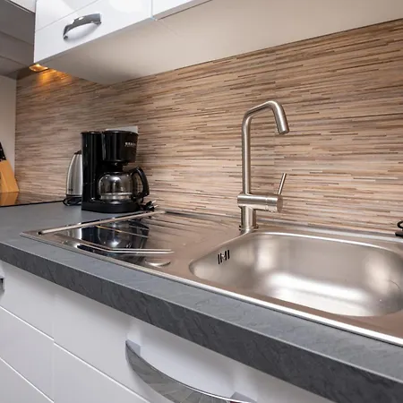 Seaside Family Friendly House With A Swimming Pool Privlaka, Zadar - 23159 * 프리블라카