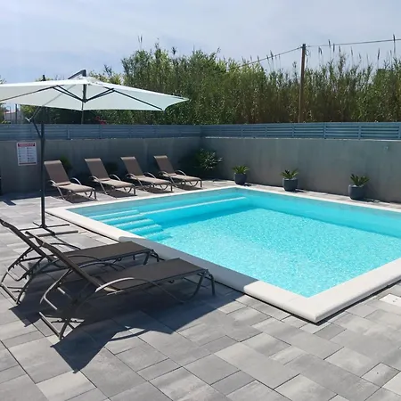 Seaside Family Friendly House With A Swimming Pool Privlaka, Zadar - 23159 * 프리블라카