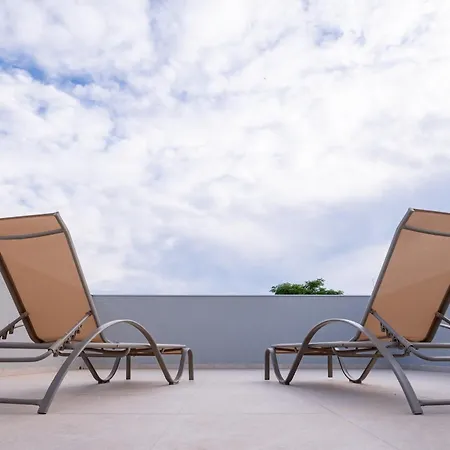 Seaside Family Friendly House With A Swimming Pool Privlaka, Zadar - 23159 Сasa de vacaciones
