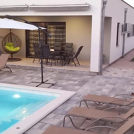 Seaside Family Friendly House With A Swimming Pool Privlaka, Zadar - 23159 Holiday home *