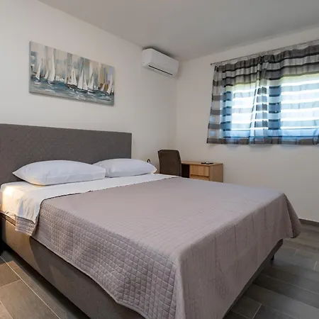 Seaside Family Friendly House With A Swimming Pool Privlaka, Zadar - 23159 Сasa de vacaciones Privlaka (Zadar)