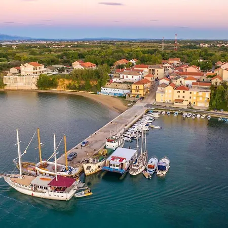 Seaside Family Friendly House With A Swimming Pool Privlaka, Zadar - 23159 Privlaka (Zadar)