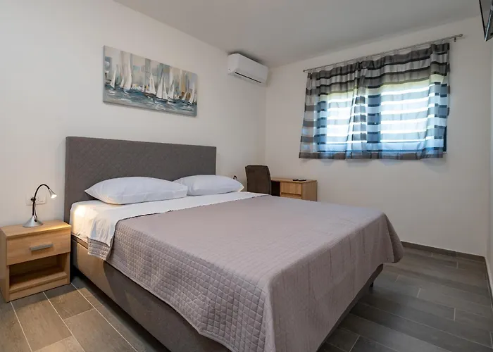 Seaside Family Friendly House With A Swimming Pool Privlaka, Zadar - 23159 Дом отдыха Привлака