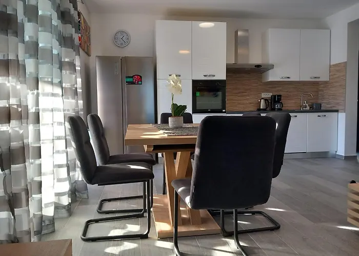 Seaside Family Friendly House With A Swimming Pool Privlaka, Zadar - 23159 * Привлака