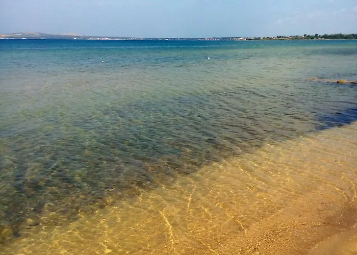 Дом отдыха Seaside Family Friendly House With A Swimming Pool Privlaka, Zadar - 23159 Привлака