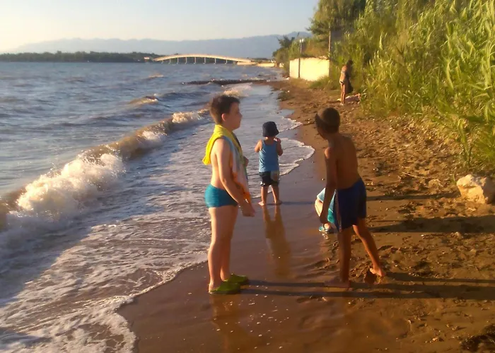 Seaside Family Friendly House With A Swimming Pool Privlaka, Zadar - 23159 * Privlaka (Zadar)